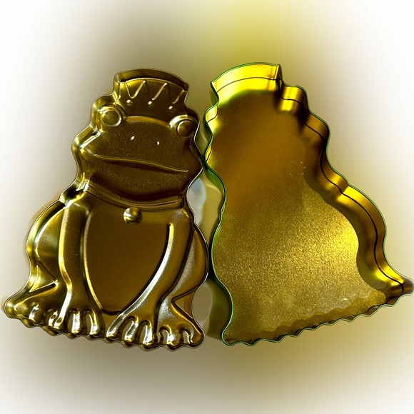 RARE LINDT FROG PRINCE TIN KISS VALENTINE HEART SPECIAL GIFT COLLECTIBLE 9.25” - Picture 4 of 4